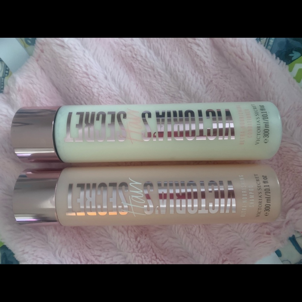 VS Ultra Nourishing Shampoo and Conditioner